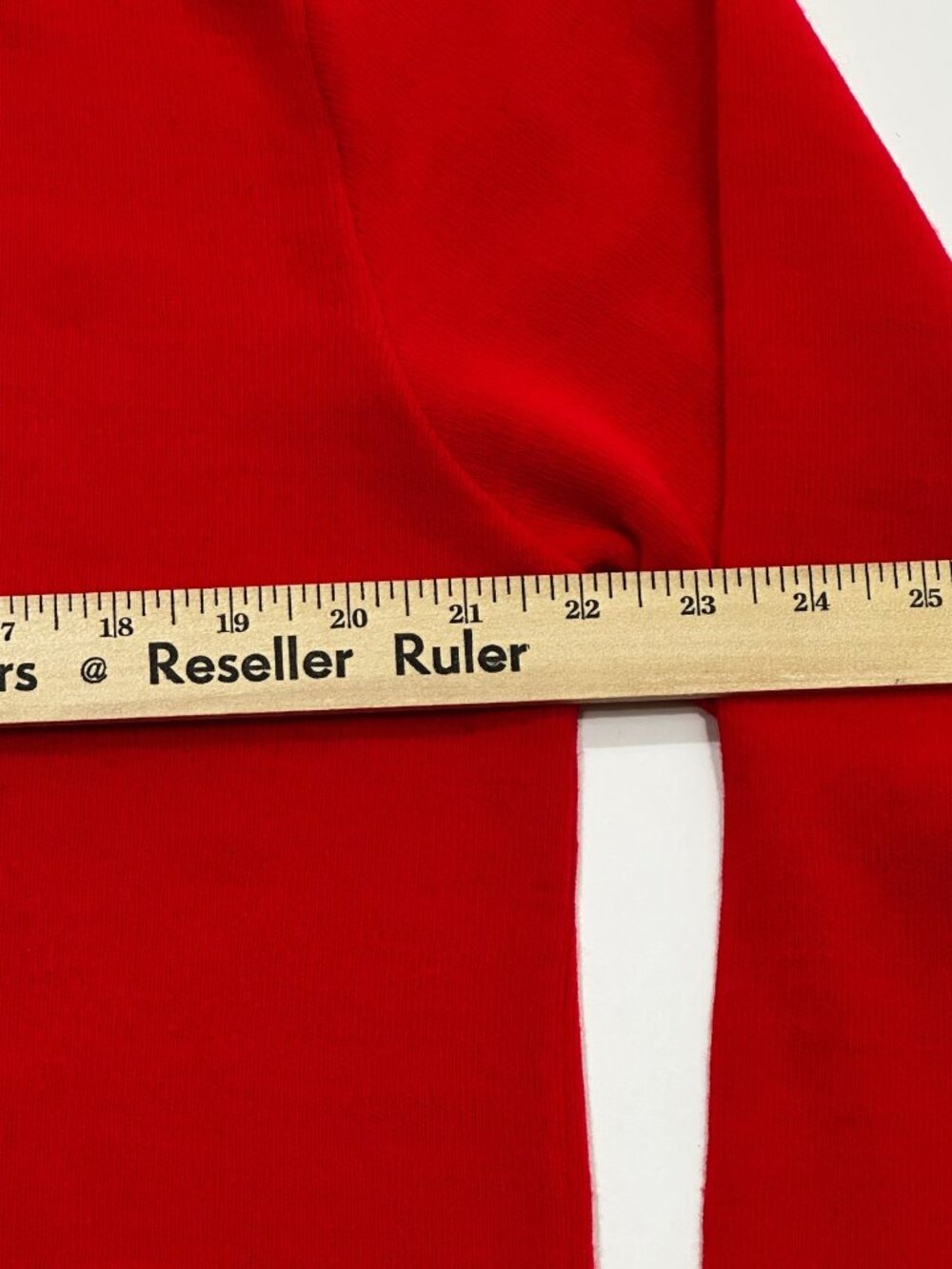 Vintage IZOD Mens Large Red V-Neck Sweater Acrylic Embroidered Crest Preppy USA - Picture 11 of 16